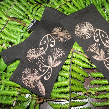 Merino Mitts Short Koru Pohutukawa Black