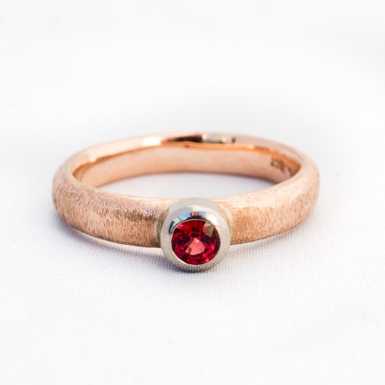 Ring 9ctRedGold Band 18ctWhGold Sapphire