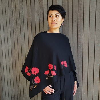 Merino Poncho Large Poppy Black