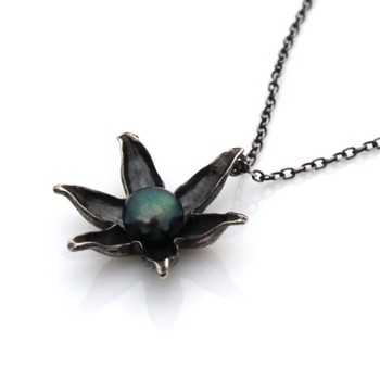 Floating Lotus Necklace Silver